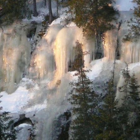 Kan-A-Mouche Pourvoirie Auberge Et Chalets Saint-Michel Exteriör bild