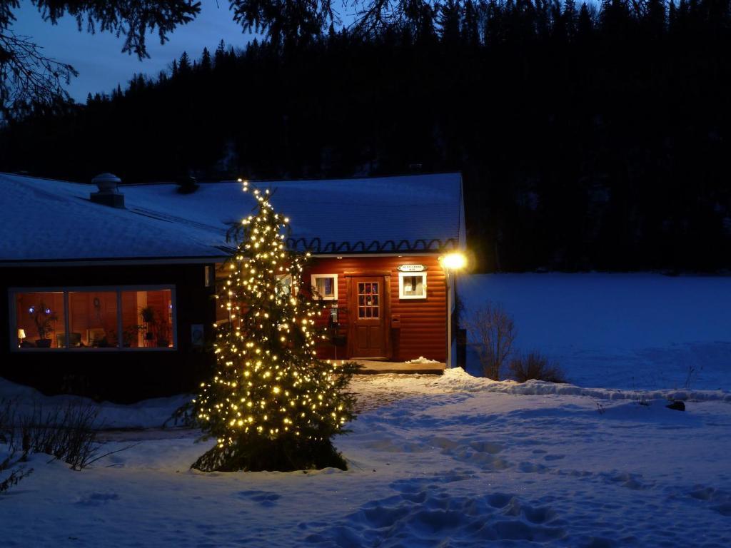 Kan-A-Mouche Pourvoirie Auberge Et Chalets Saint-Michel Exteriör bild