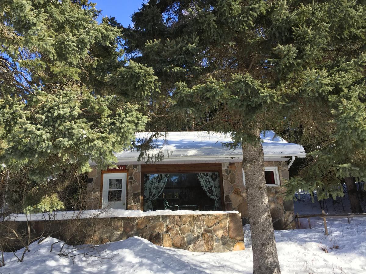 Kan-A-Mouche Pourvoirie Auberge Et Chalets Saint-Michel Exteriör bild