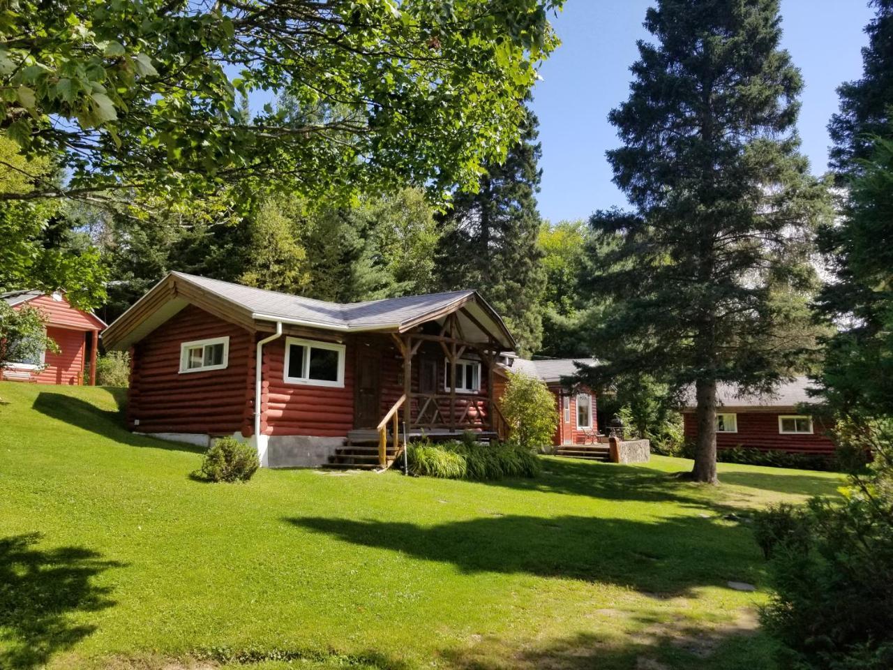 Kan-A-Mouche Pourvoirie Auberge Et Chalets Saint-Michel Exteriör bild