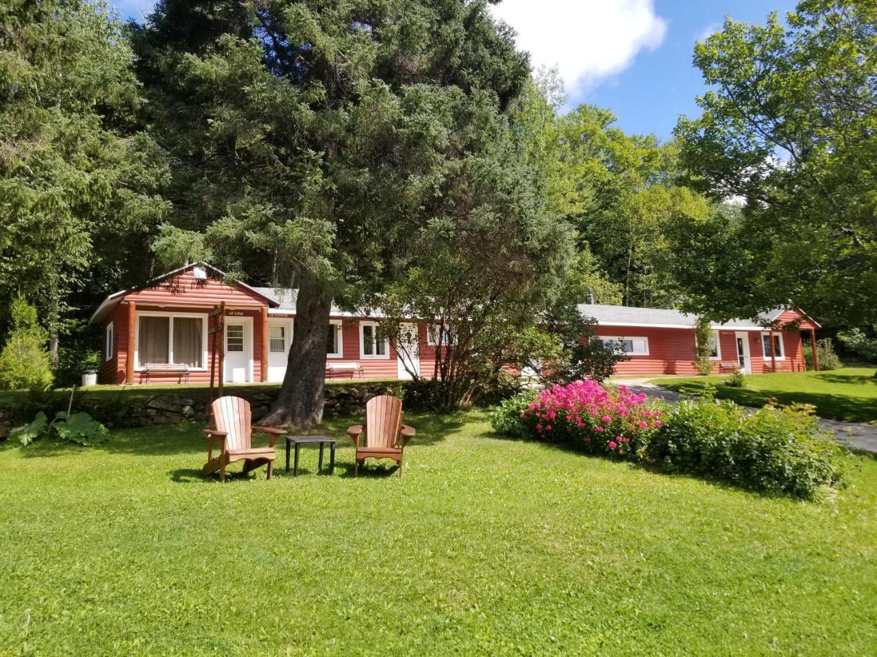 Kan-A-Mouche Pourvoirie Auberge Et Chalets Saint-Michel Exteriör bild