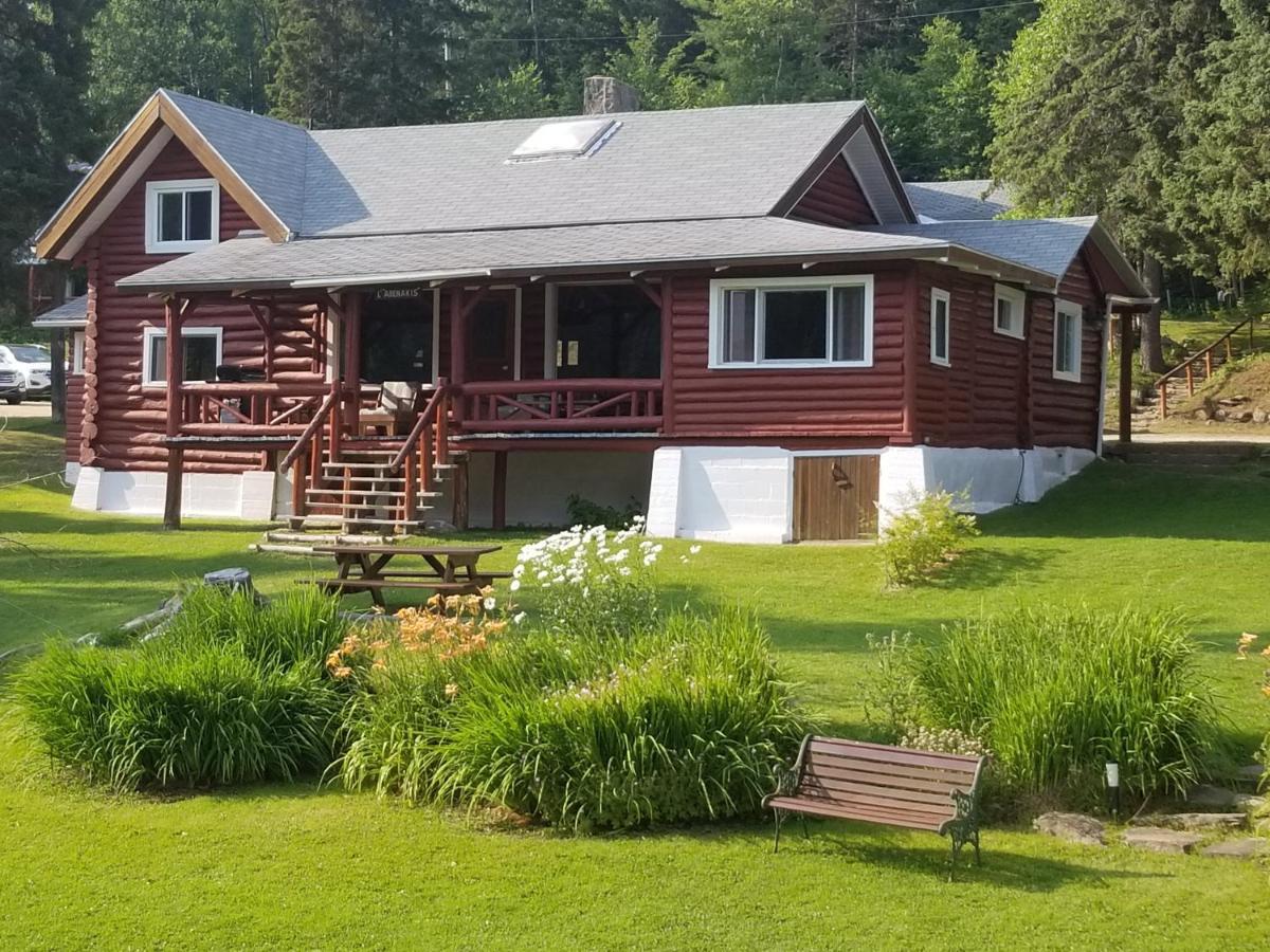 Kan-A-Mouche Pourvoirie Auberge Et Chalets Saint-Michel Exteriör bild