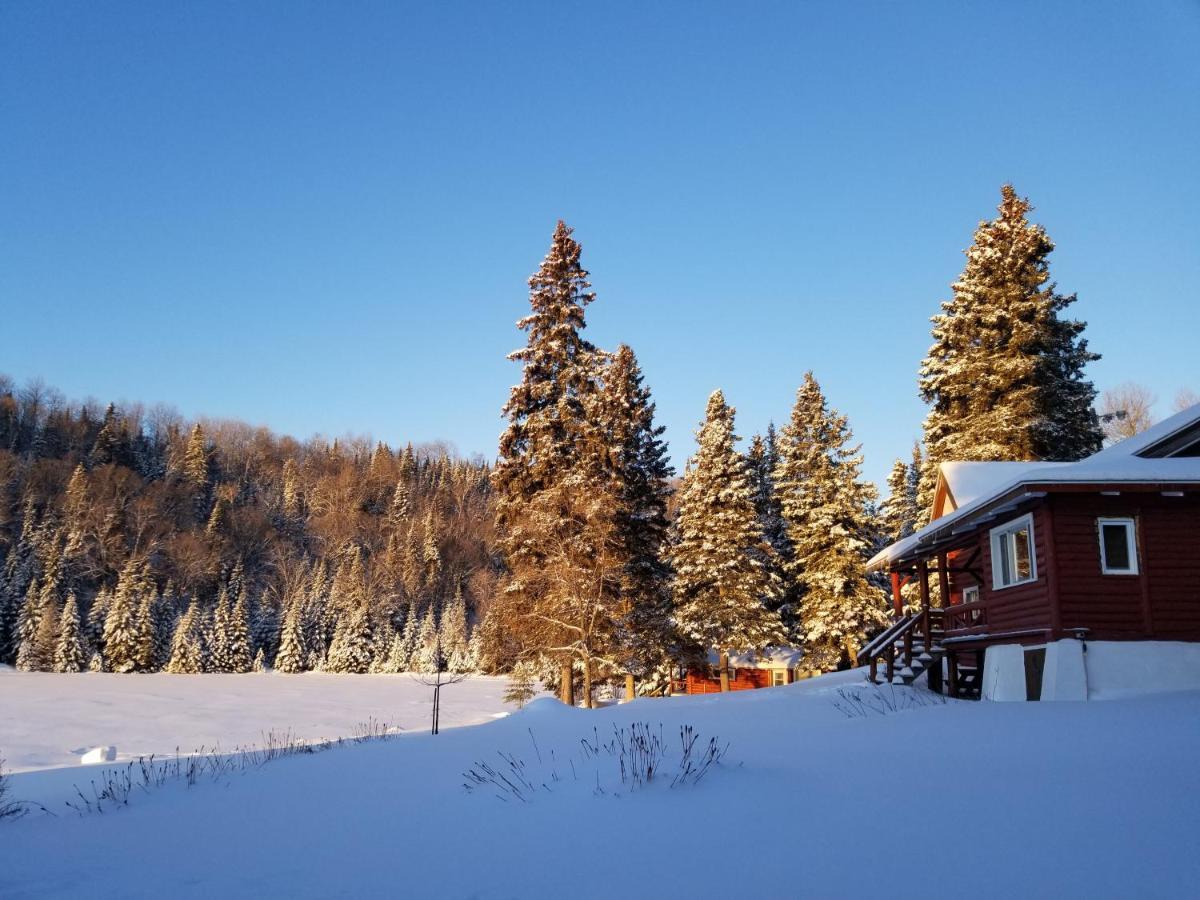 Kan-A-Mouche Pourvoirie Auberge Et Chalets Saint-Michel Exteriör bild