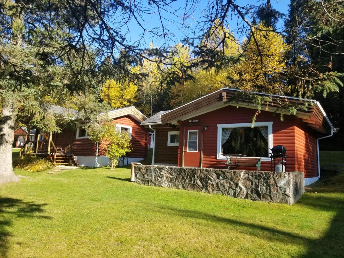 Kan-A-Mouche Pourvoirie Auberge Et Chalets Saint-Michel Exteriör bild