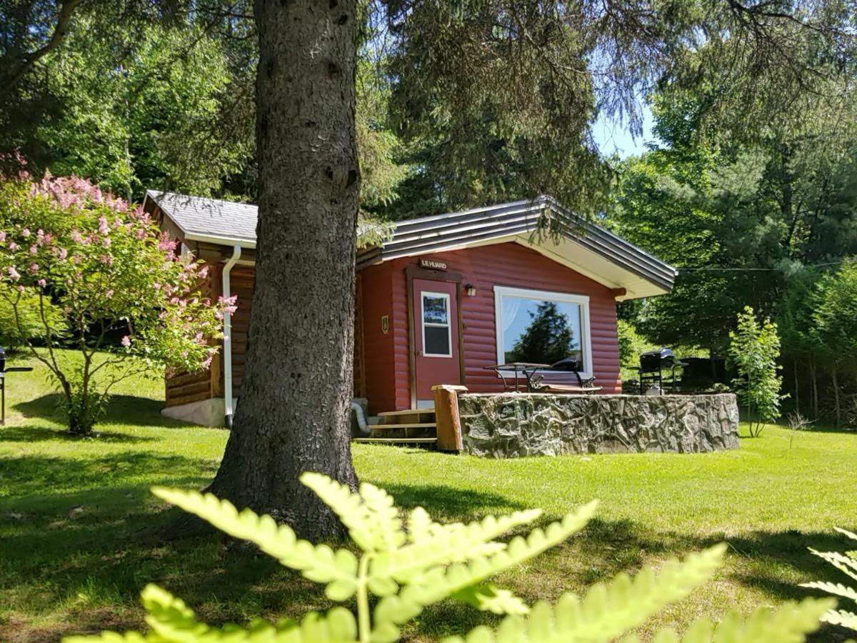 Kan-A-Mouche Pourvoirie Auberge Et Chalets Saint-Michel Exteriör bild